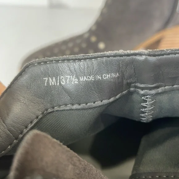 1. State Loka Women’s Sz 7 Suede Studded Ankle Bootie Almond Toe Block Heel Gray - Picture 8 of 9